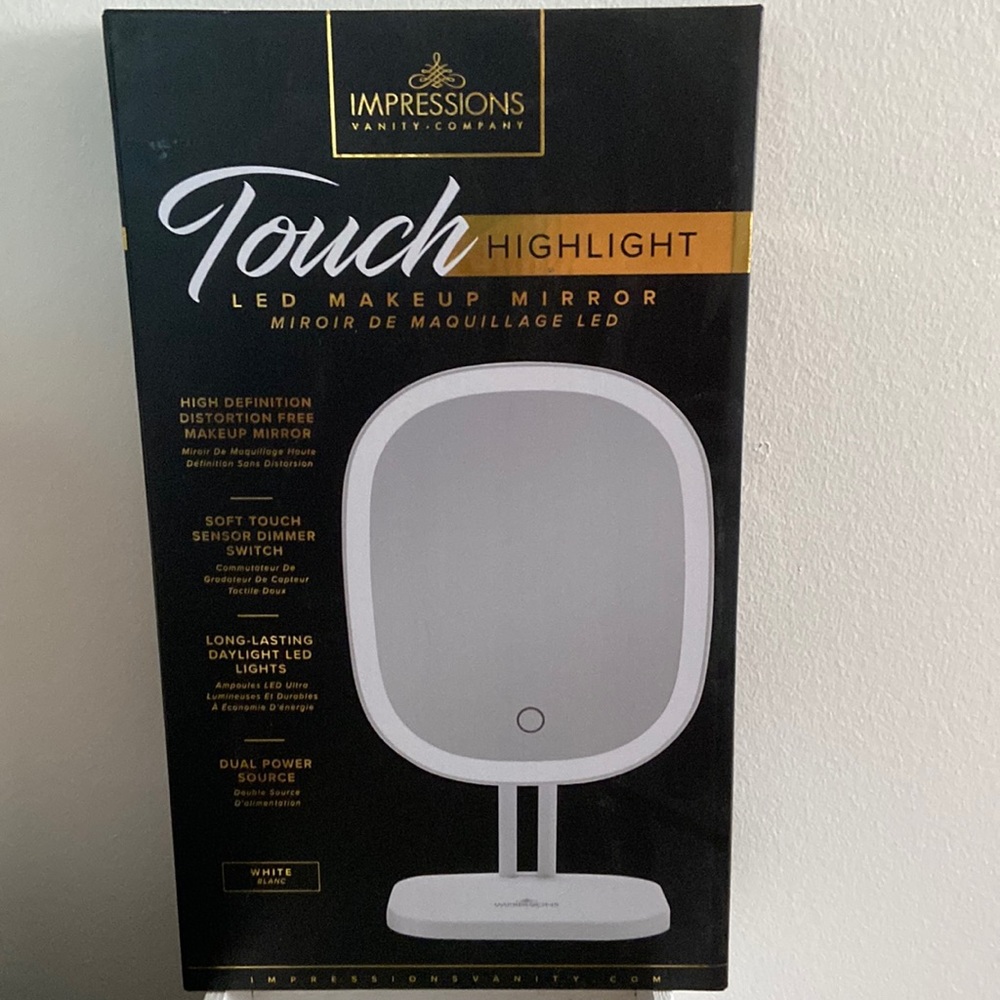 Touch Highlight LED Makeup Mirror